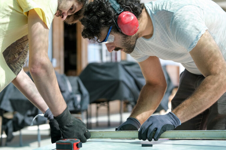 Wrist and Elbow Pain in Manual Workers